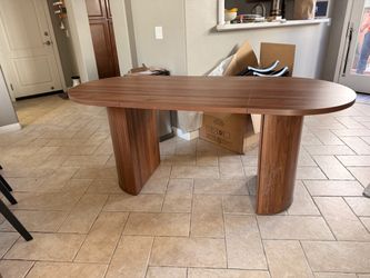 Dining table for 6 - walnut