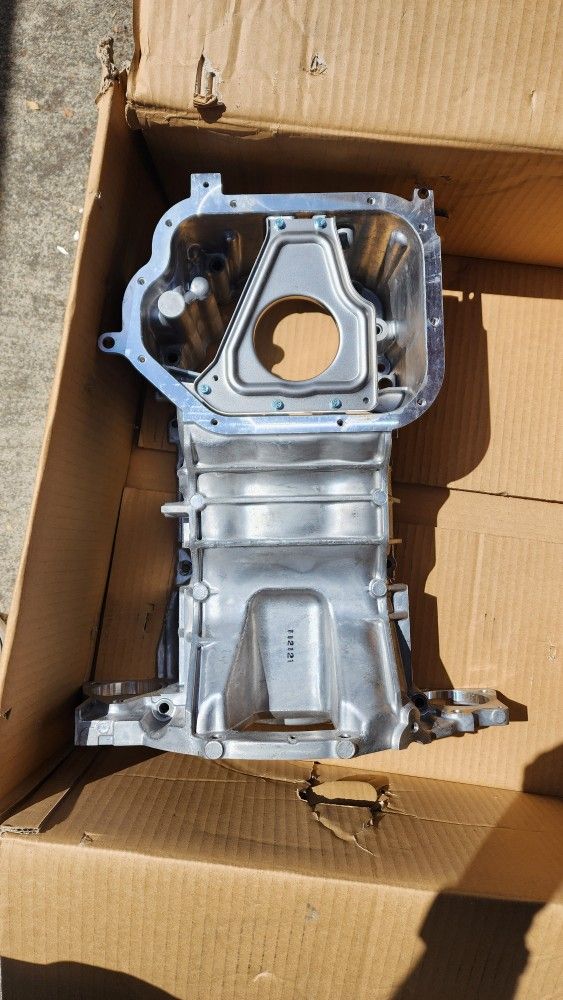 Infinity Fx35 Upper Oil Pan.
