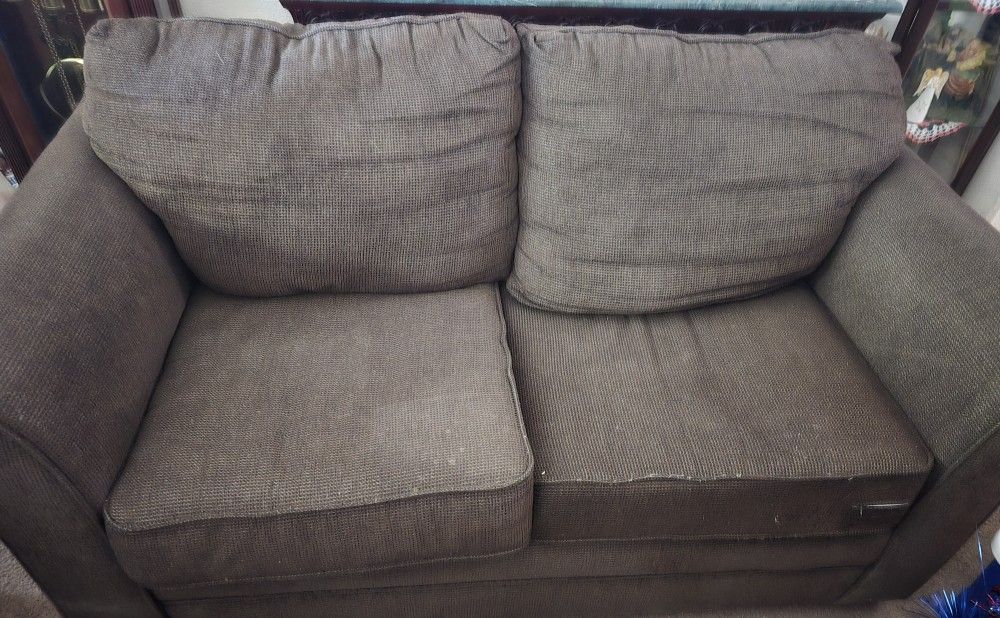 FREE Sofa(s)