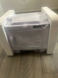 Hot Towel Warmer with Removable Basket – White, Like New
