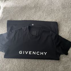 Givenchy T Shirt Over Sized 