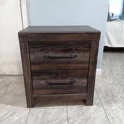 Nightstand  In   Drawers In Very Good Condition Pick Up Only Please 