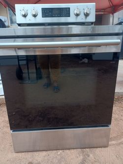 STOVE  SAMSUNG  STEEL STAINLESS  ELECTRIC EVERTING WORKS VERY CLEAN DELIVERY AND INSTALLATION AVAILABLE