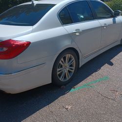 Hyundai Genesis 