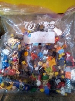 Big  bag of lego people & Palm tree   & trees & Lego jewel gems sets & lizards