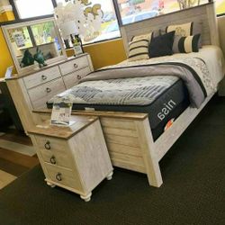 Willowton Whitewash Panel Bedroom Set

