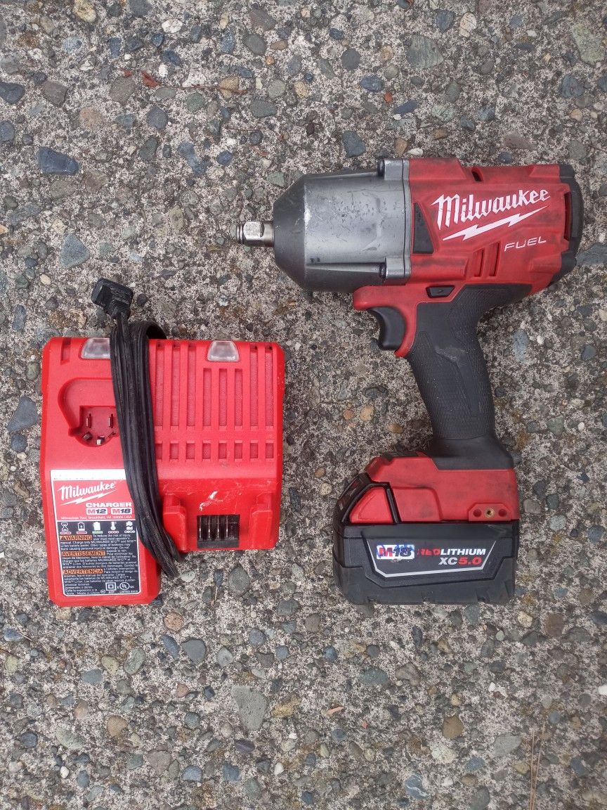Milwaukee half inch impact 2762 very good condition with 5 0 battery