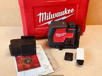 Milwaukee 3522-21 Green 100 ft. Cross Line and Plumb Points Rechargeable Laser Level with REDLITHIUM Lithium-Ion USB Battery and Charger
