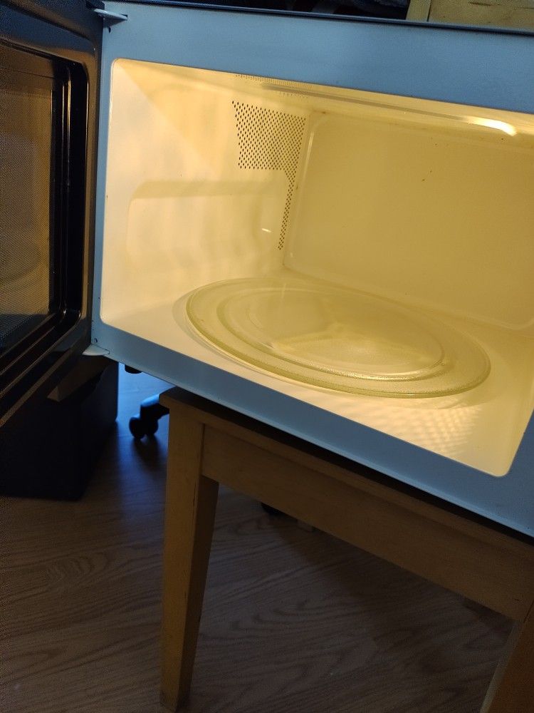 Microwave 1100 Watts 