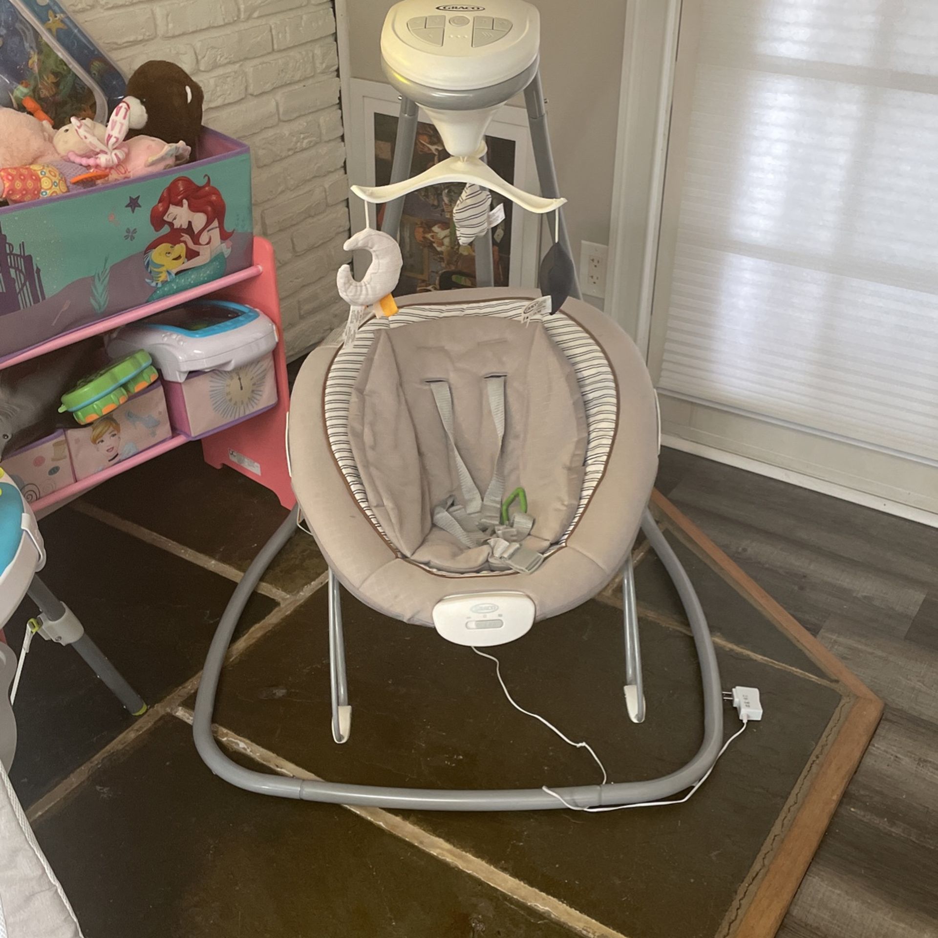 Graco baby swing and bouncer