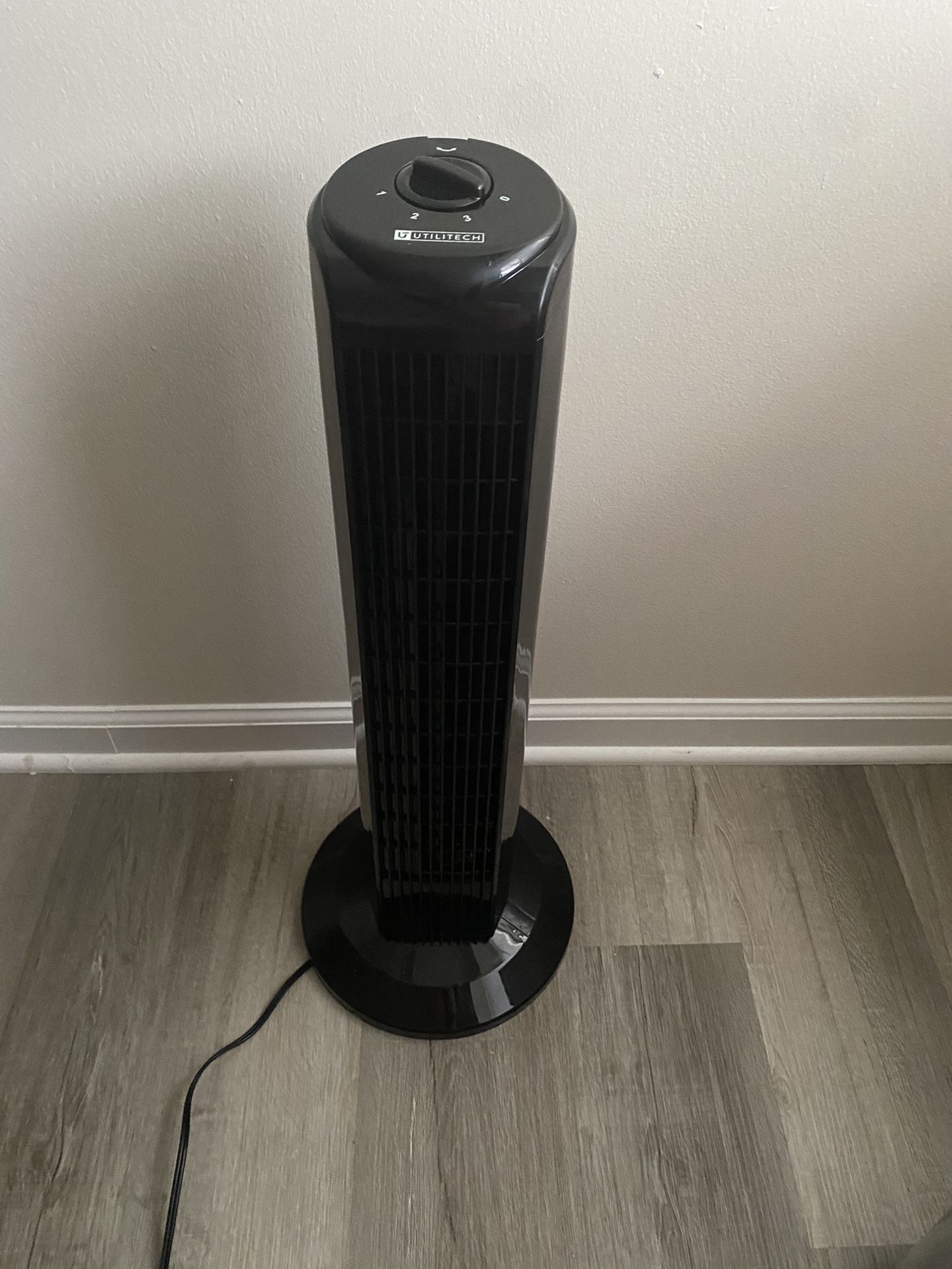 Utilitech 3-Speed Oscillating Tower Fan