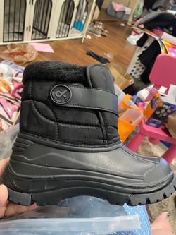 Snow boots size 34 big kids 2.5/3