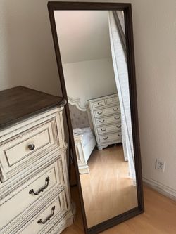 Standing mirror
