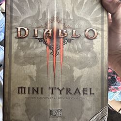 Diablo III Blizzcon 2011 Mini Tyrael Statue