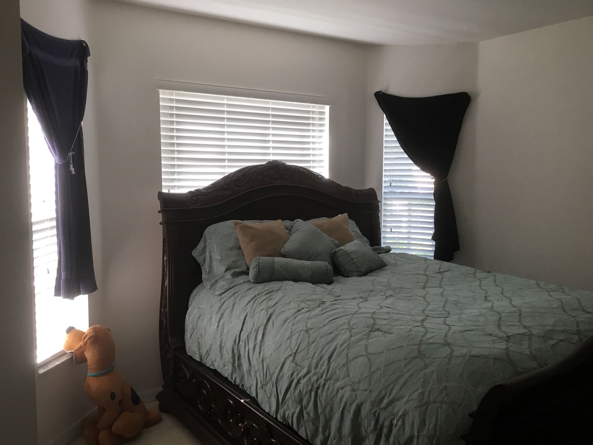 High quality luxury solid wood bedroom set.