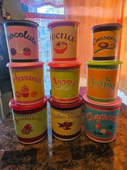 Set de tupperware para almasenar personalisados (usados en buen estado) todos por $60