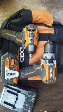 RIDGID IMPACT AND DRILL WITH BATTERY AND CHARGER
