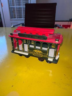 Vintage Ghirardelli San Francisco Powell & Hyde Cable Car Wooden Model Souvenir