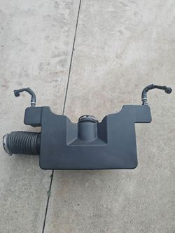Air Intake resonator box from silverado