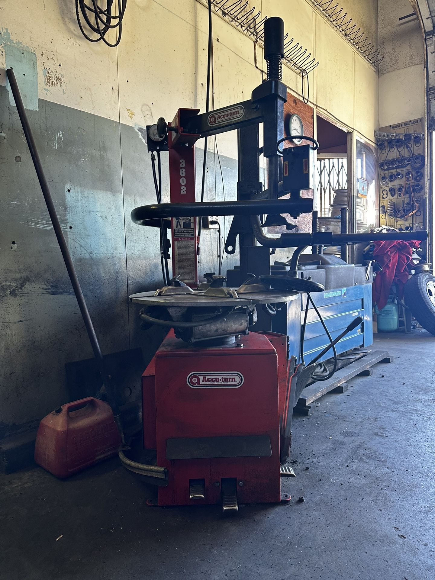 Accuturn Euro Tire Machine