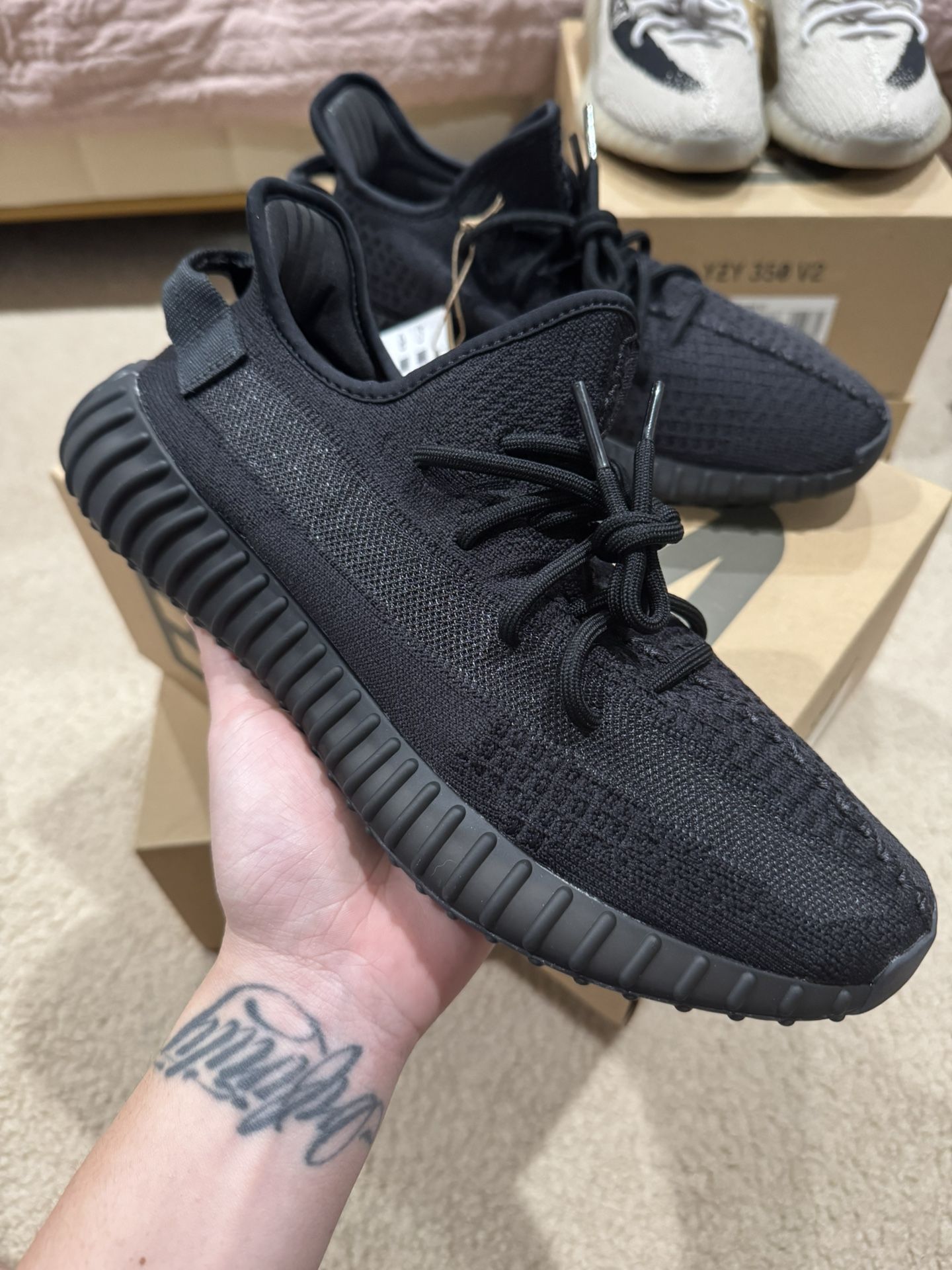 Adidas Yeezy Boost 350 V2 “Onyx” size 10.5M