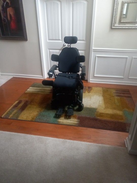 Quantum 6 Edge Mobilize Wheelchair