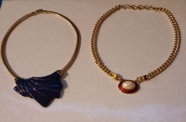 2 Vintage Jewelry Necklaces
