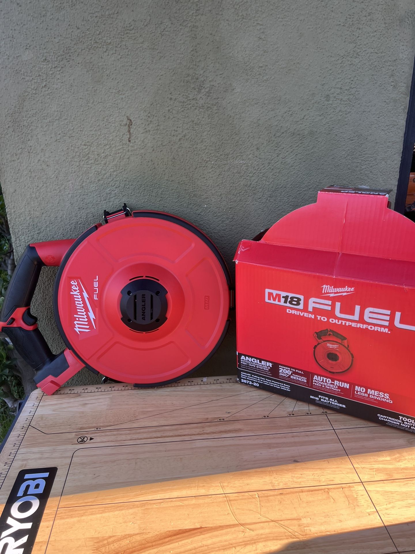 Milwaukee (2873-20) M18 FUEL 18V Lithium-Ion Cordless Angler Pulling Fish Tape Powered Base (Tool-Only)