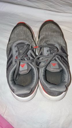 Boys Adidas Bounce Shoes Size 4