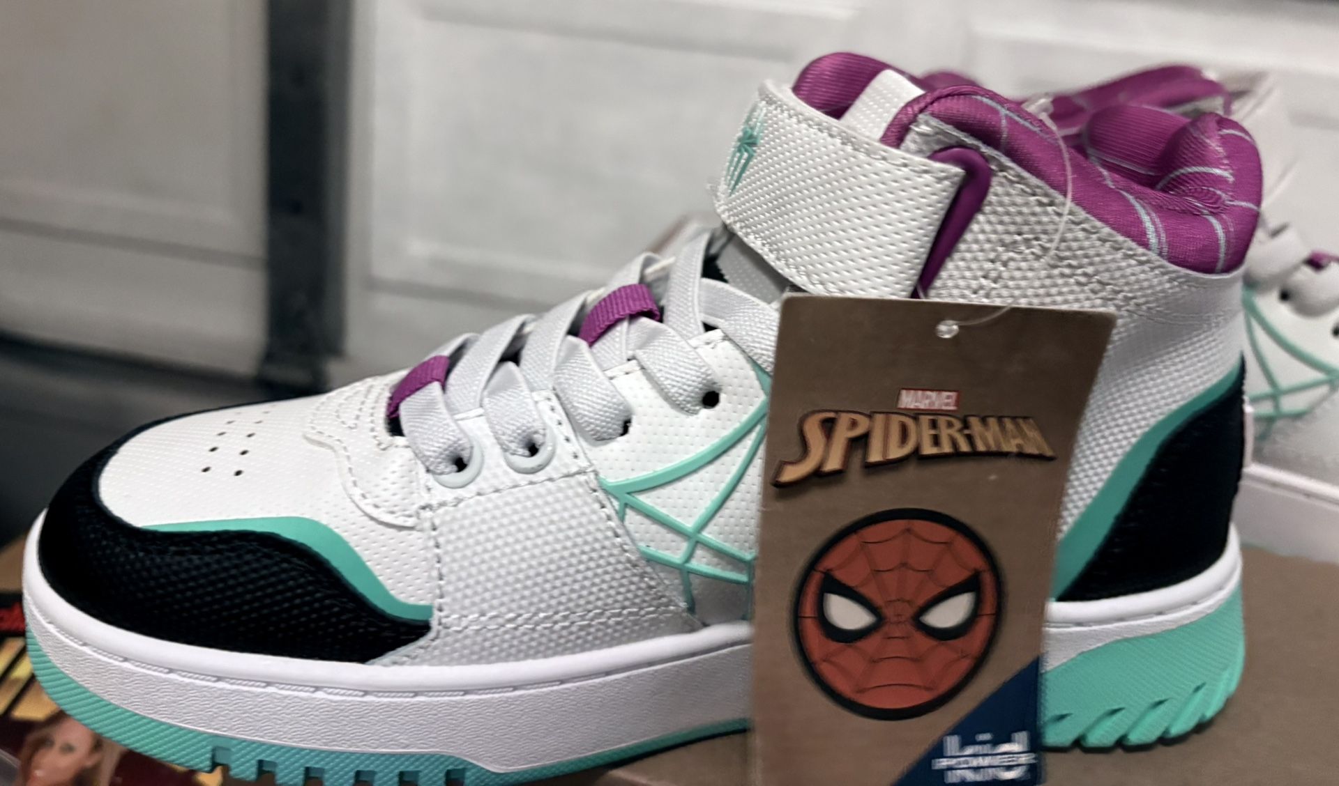 Marvels spider man Gwen hi sneakers