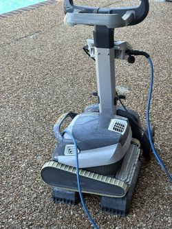 Automatic Pool Cleaning Robot Quantum Dolphin(Moving-Sale)