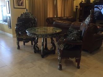 Throne Queen chairs and table set