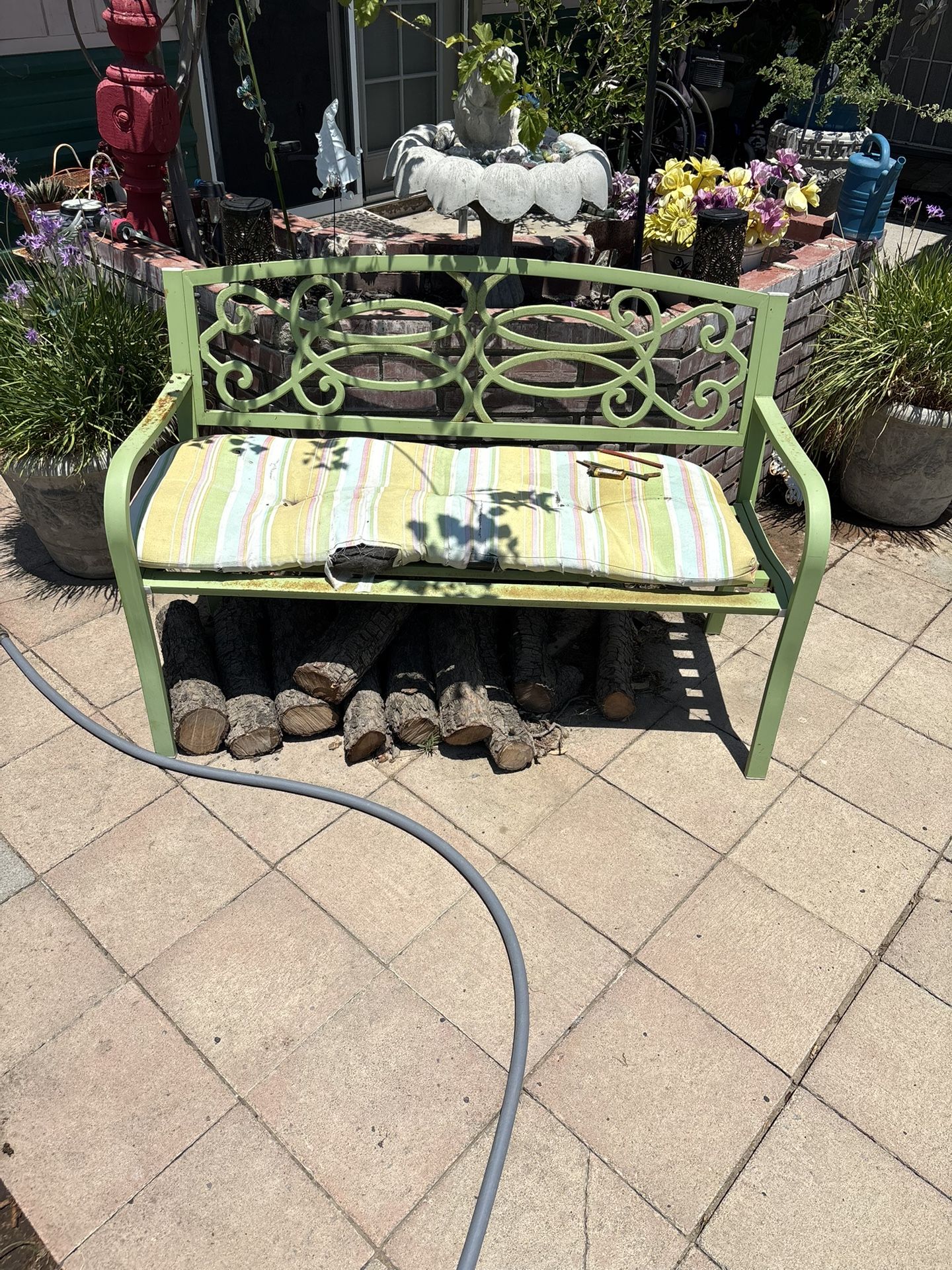 Evergreen Pineapple Metal Bench
