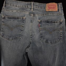 LEVI’s Jeans 