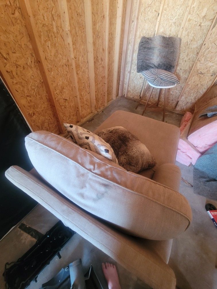 Armchair, Washer/Dryer, Beds