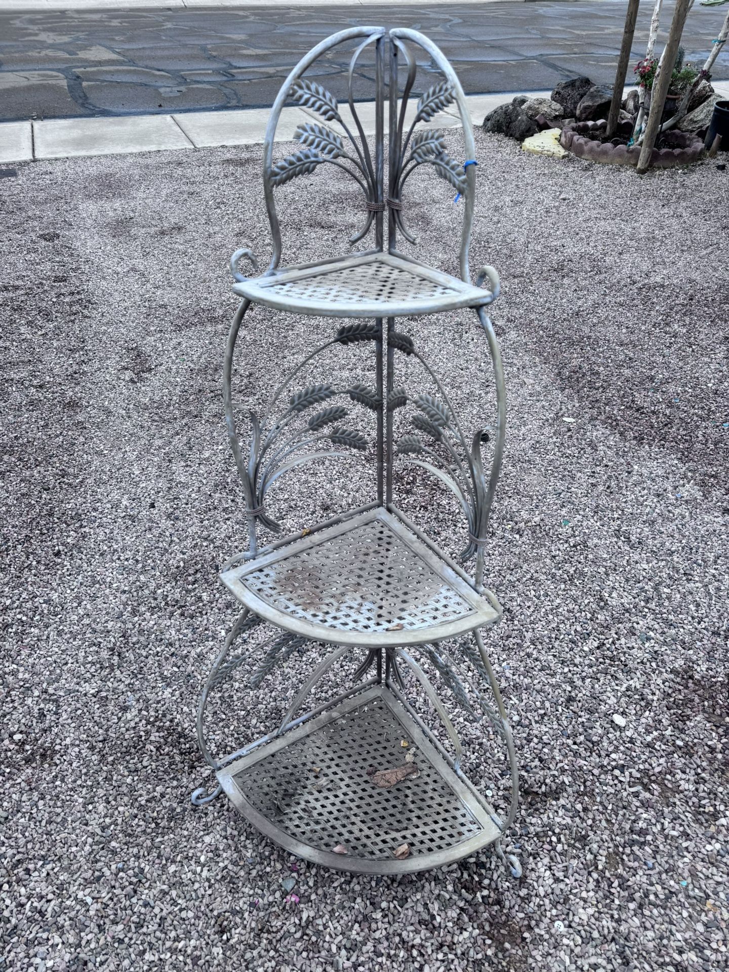 Outdoor mental corner