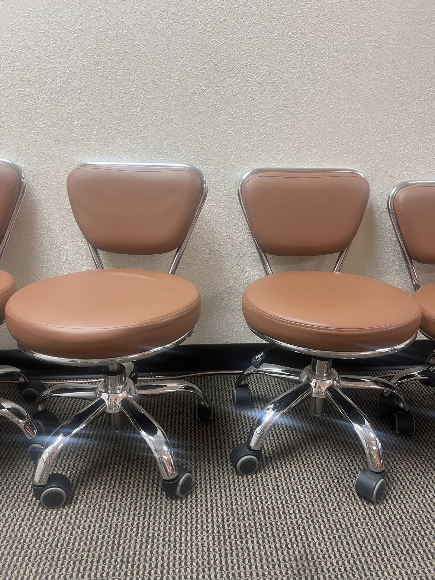 Brown Chairs With Wheels