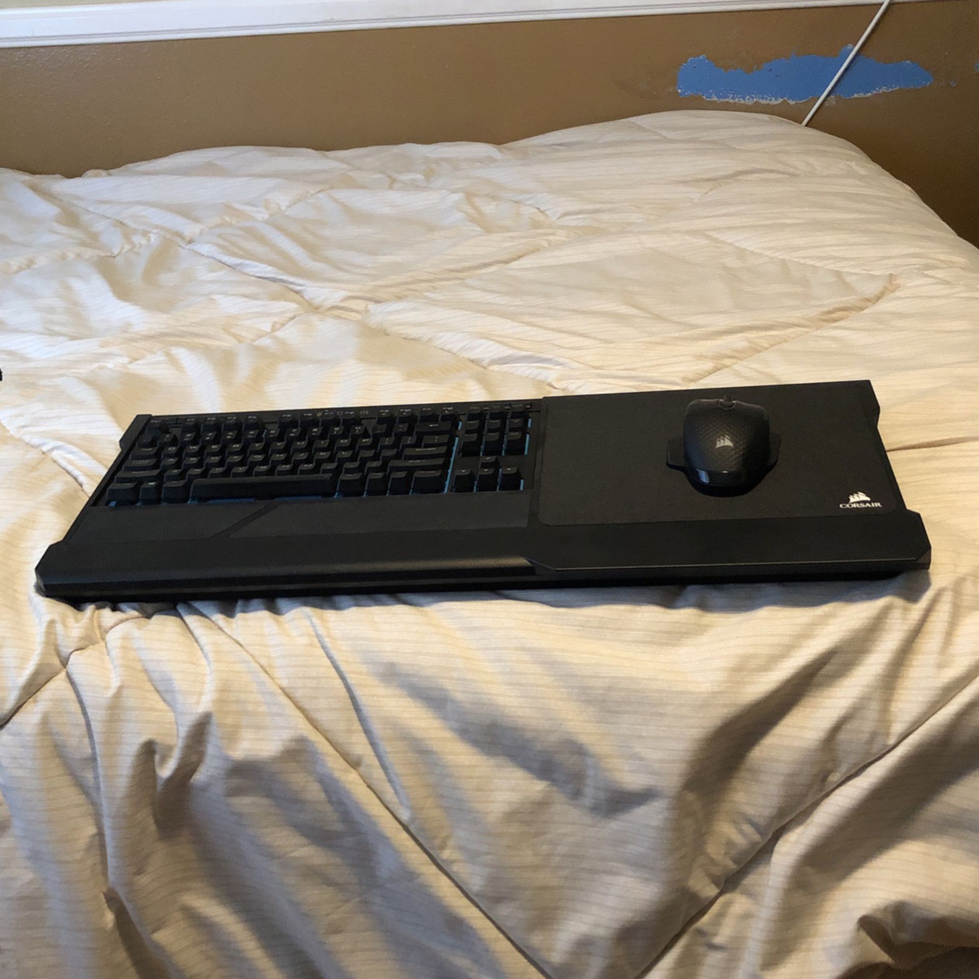 Corsair Wireless Lapboard Bundle Keyboard Mouse QI