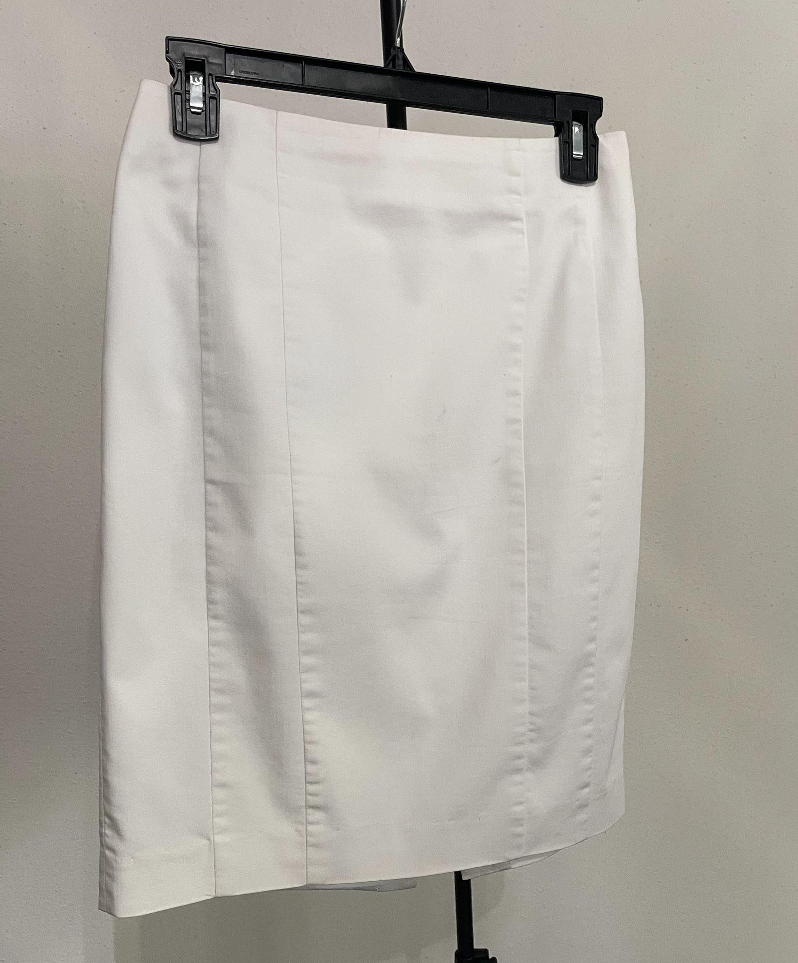 Ann Taylor- Women’s Straight & Pencil White Skirt - Size (0 - Small)
