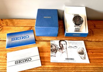 Seiko V175 Chronograph Watch