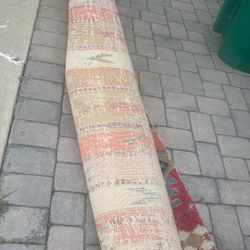 Large rug And Desk Free