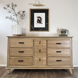!!SOLD!! Vintage Mid-Century Dresser 