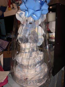 Baby-shower diaper cake