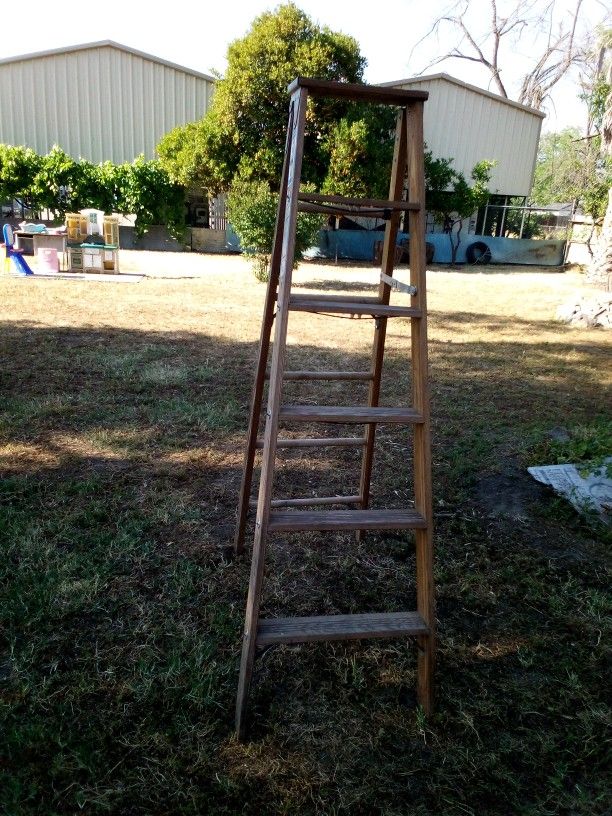Wooden 5-step Ladder