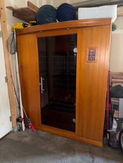 Infrared Sauna w/ Chromotherapy & Speakers
