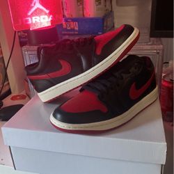Air Jordan 1 Low Bred Noir