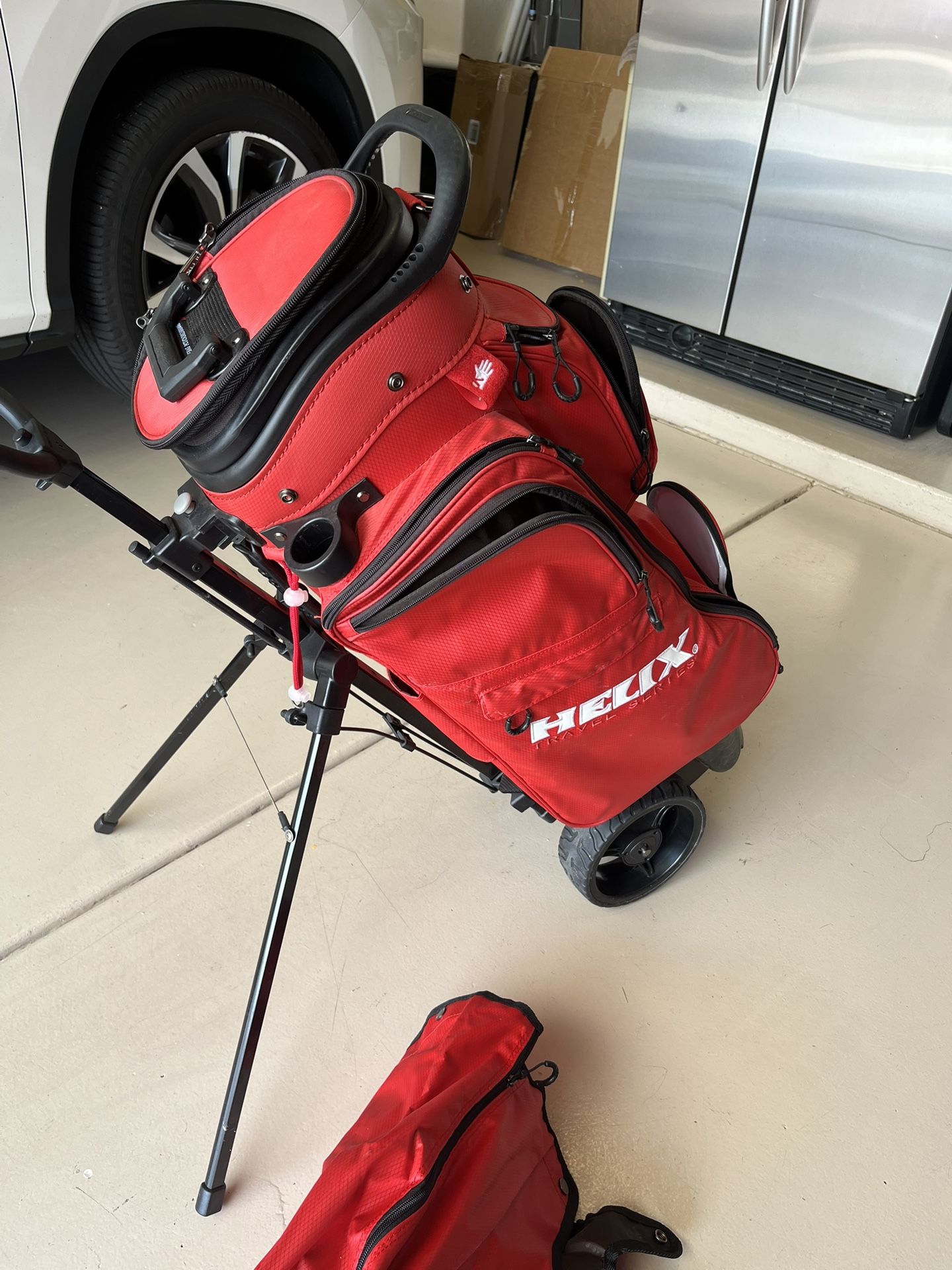 Helix Golf Stand Bag with Wheels, Retractable Golf Carry Bag for Travel