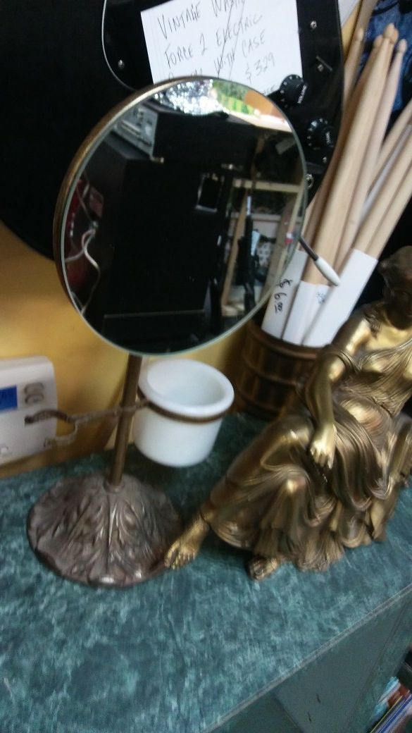 Vintage....Mirror vanity