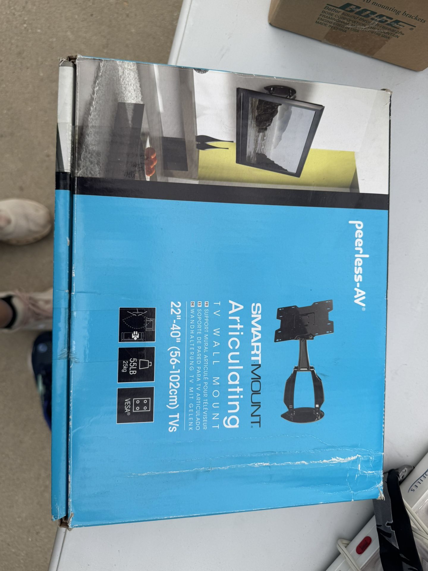 Wall Mount 22-40”