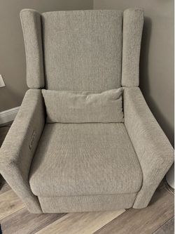 Babyletto kiwi electronic reclining chair